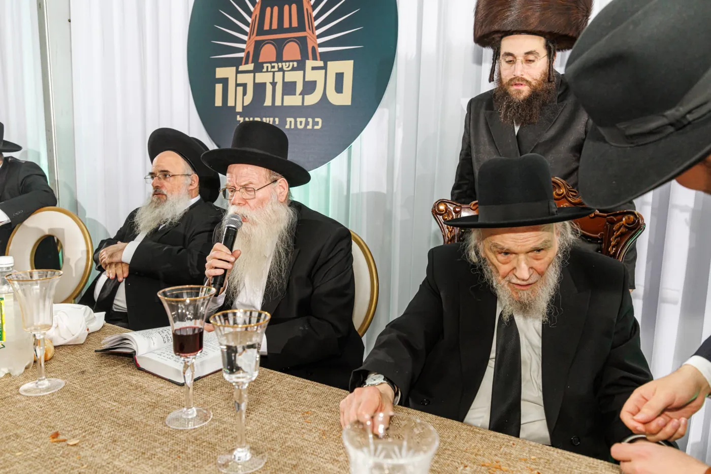 The Rosh Hayeshiva at the Shabbos table